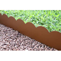 Bordure de jardin en acier avec hortensias