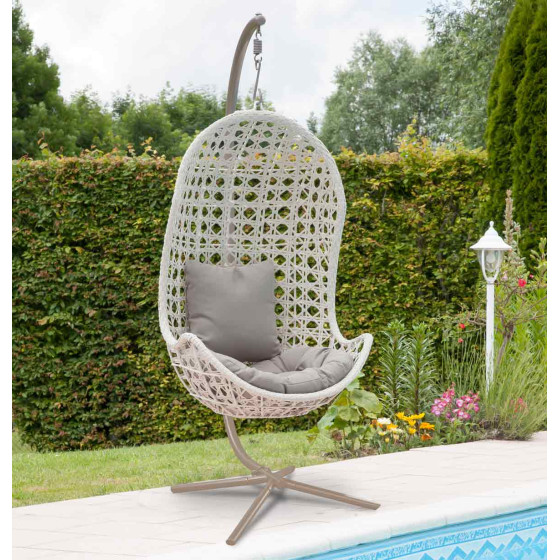 fauteuil oeuf suspendu sur pied