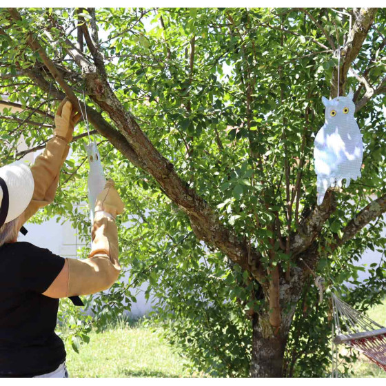 chouette epouvantail a suspendre dans arbre