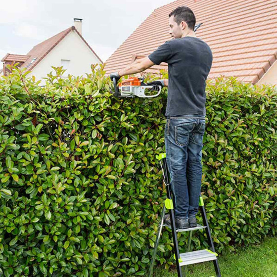 Escabeau de jardin stable pour tailler une haie
