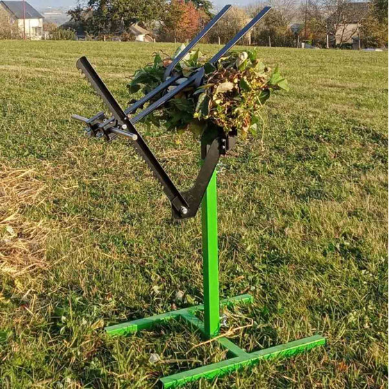 fagot de bois avec fagoteuse manuelle