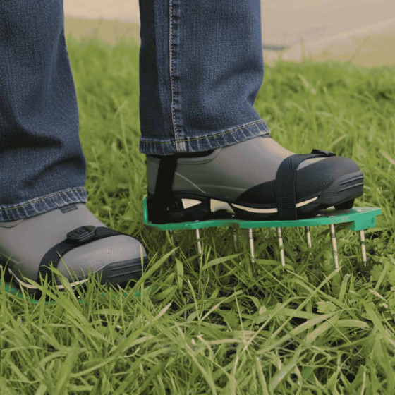 Patin aerateur gazon avec pointe en acier