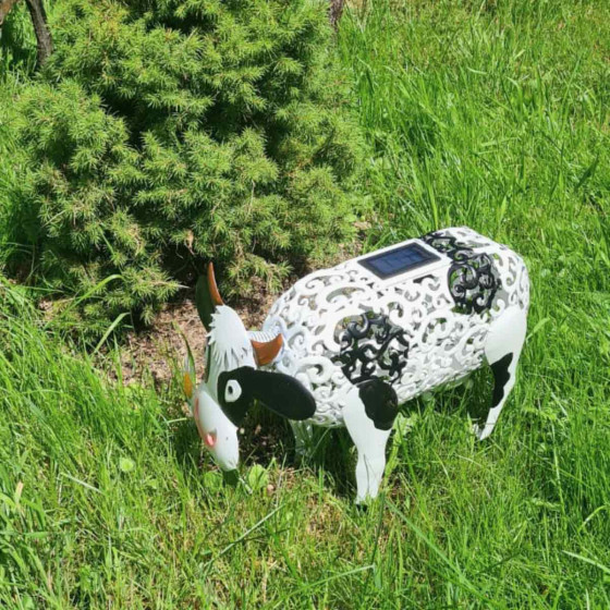 Vache decorative solaire en metal
