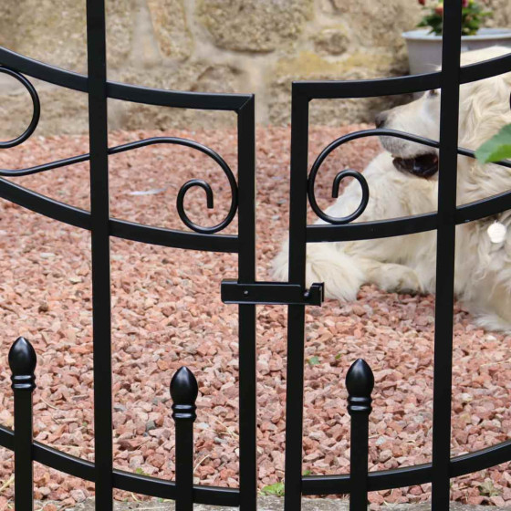 portillon de jardin noir