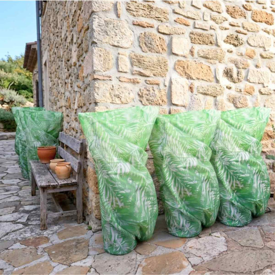 housse d'hivernage decorative protection des arbustes hiver