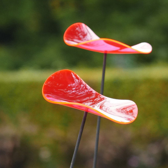 Paire de fleurs rouge ondulées Cazador Del Sol