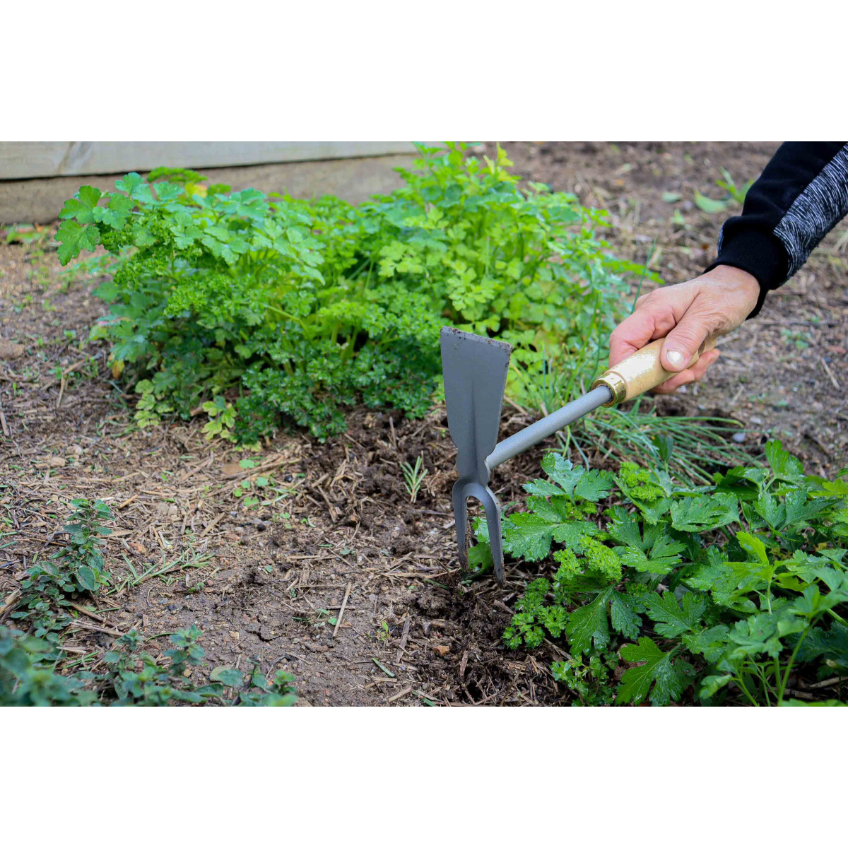 Matériel de jardinage pour entretien de jardin et espaces verts