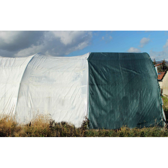 protection serre soleil avec toile d'ombrage pour serre